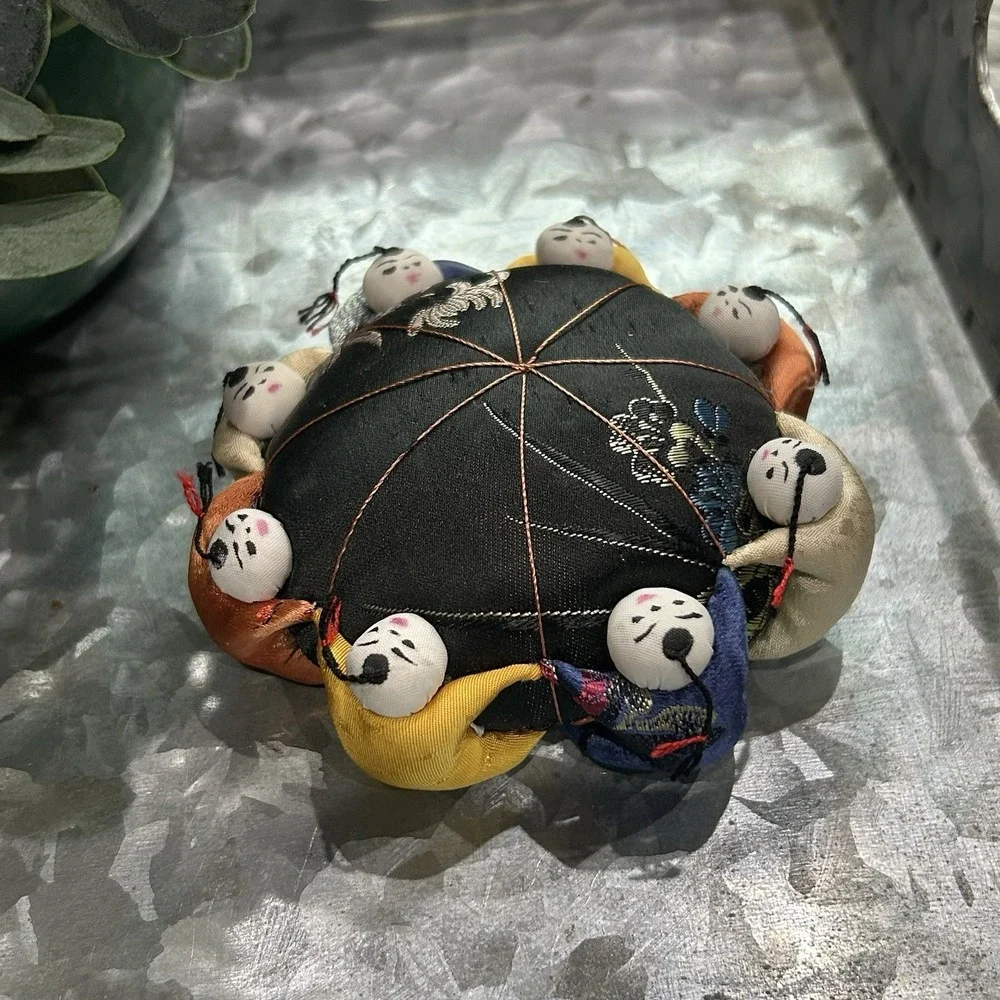Honbay Chinese Traditional Style Black Needle Pin Cushion With 8‎ Kid Design